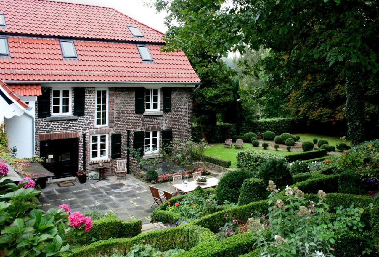 Landhaus In Idyllischer, Ruhiger Lage Und Flughafennaehe Bed & Breakfast Ratingen Exterior photo